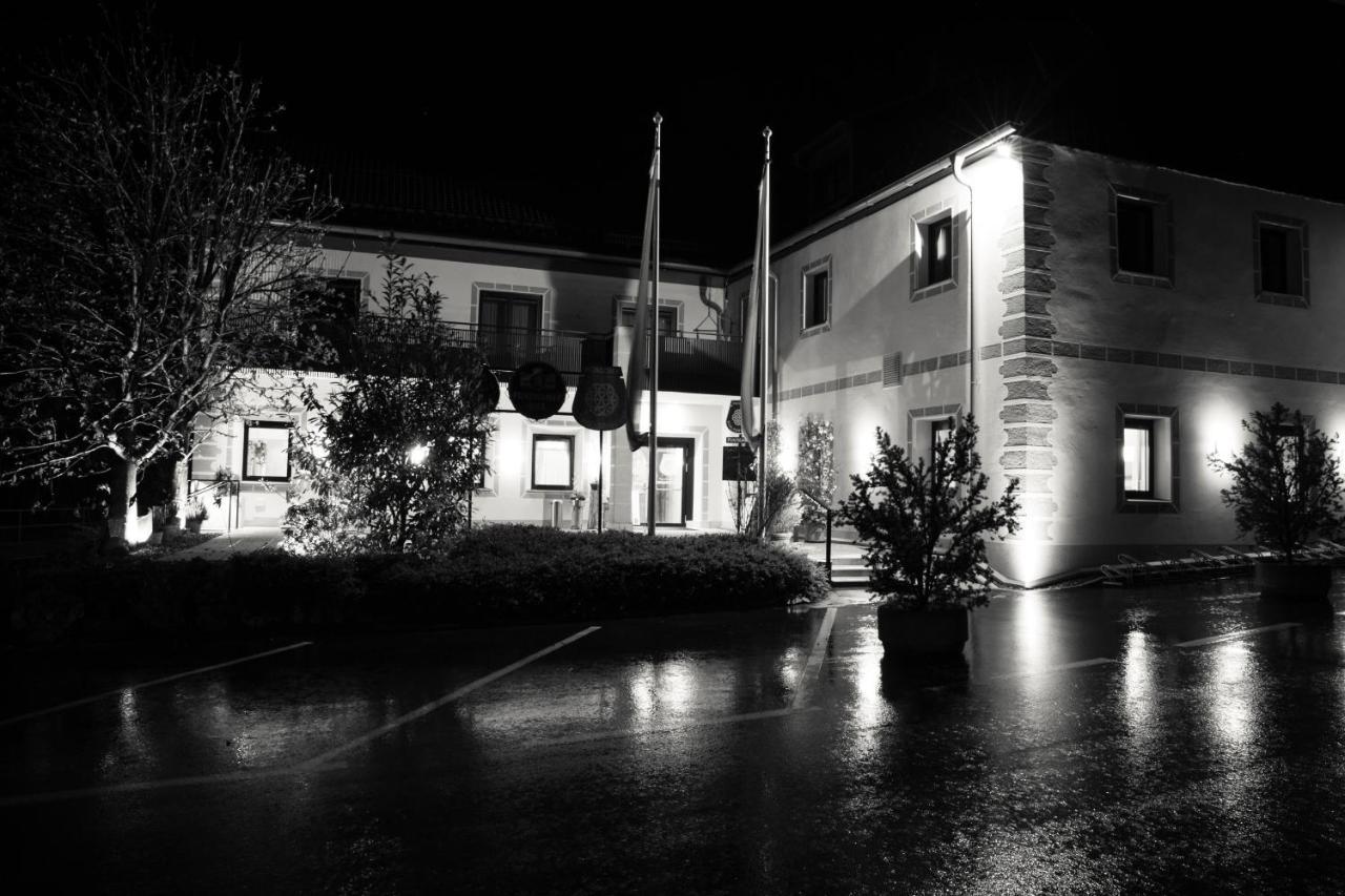 Schlosstaverne Thannhausen Weiz Eksteriør billede